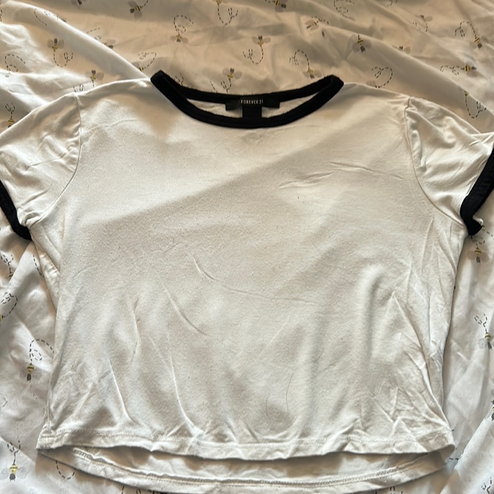 White cropped tee